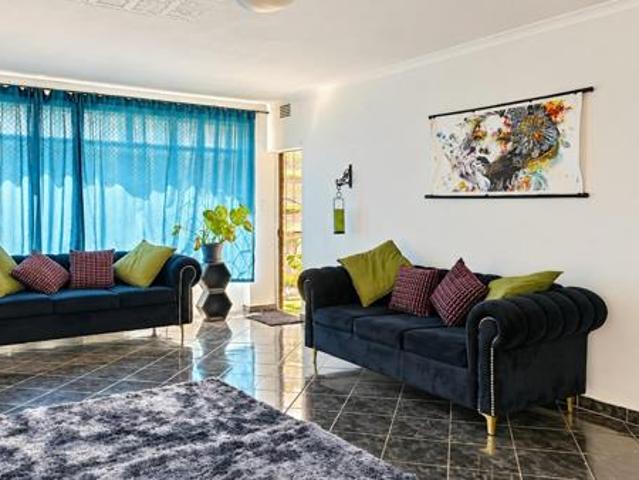 Townhouse for rent in Rustenburg Local Municipality, Bojanala Platinum District Municipality