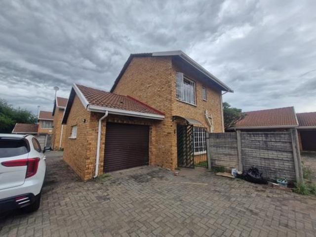Townhouse for rent in Rustenburg Local Municipality, Bojanala Platinum District Municipality