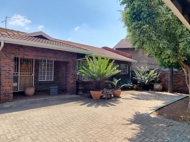 Townhouse for sale in Tlhabane, North West
