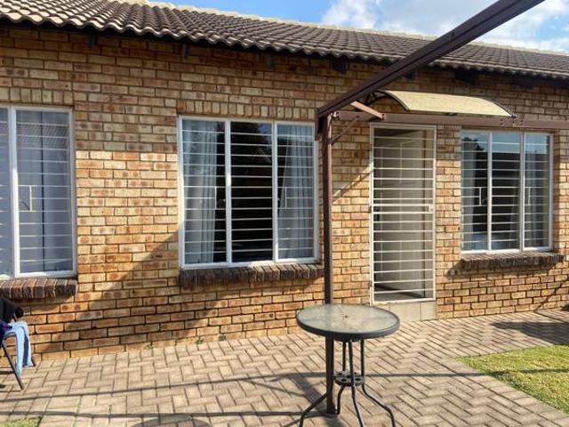 Townhouse for rent in Ekurhuleni, Gauteng