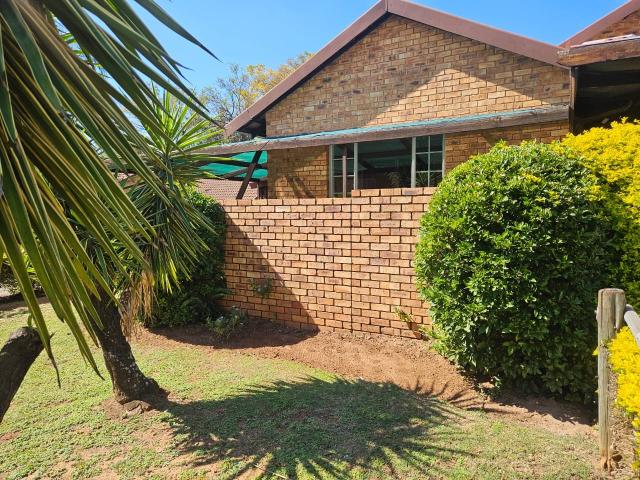 Townhouse for sale in Tlhabane, North West
