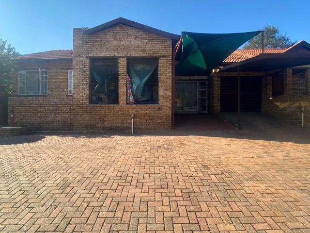 Townhouse for sale in Tlhabane, North West