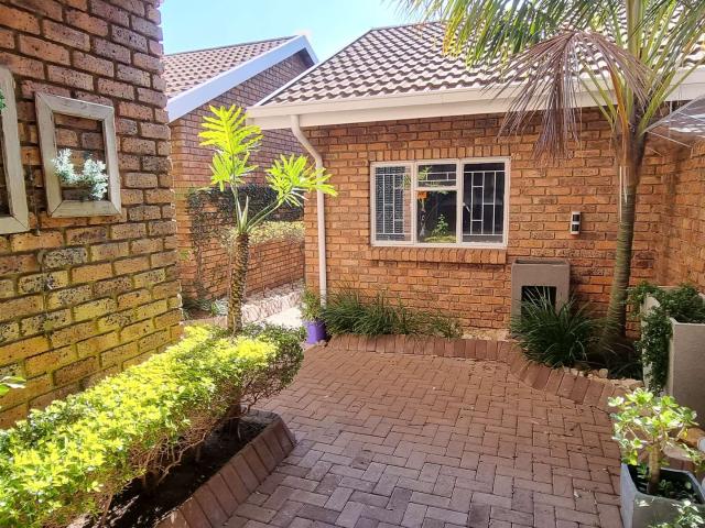 Townhouse for sale in Tlhabane, North West