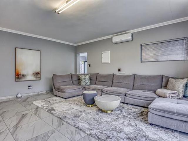 Townhouse for sale in Vosloorus, Gauteng