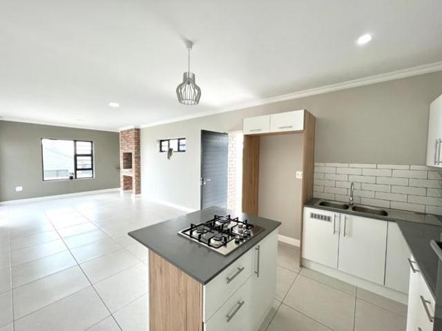 Townhouse for sale in Port Elizabeth, Eastern Cape