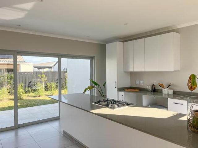 Townhouse for rent in Princess Grant, Kwazulu-natal