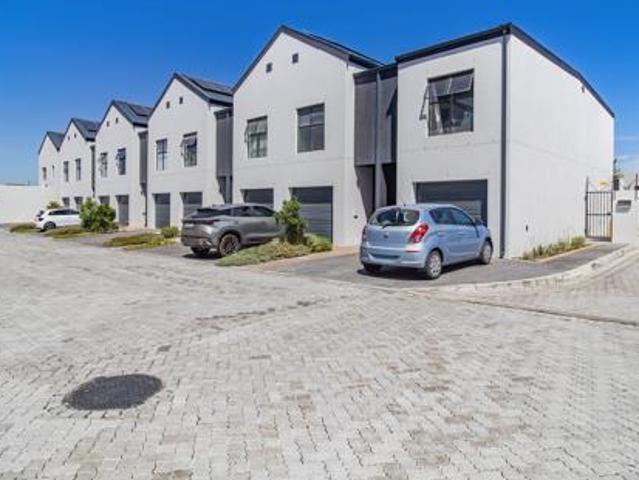 Townhouse for rent in Cape Town, Western Cape