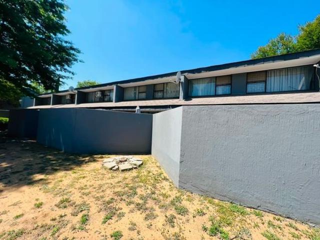 Townhouse for sale in Sasolburg, Metsimaholo Local Municipality