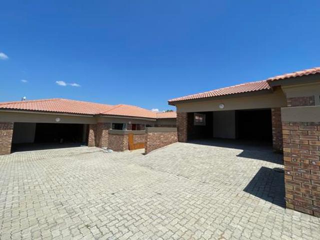 Townhouse for sale in Newcastle Local Municipality, Amajuba District Municipality