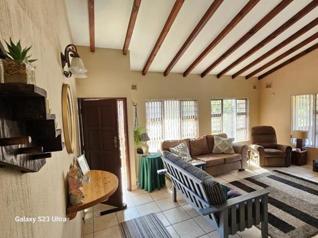 Townhouse for sale in Scottburgh, uMdoni Local Municipality
