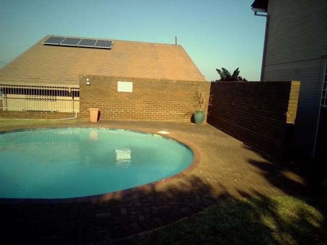 Townhouse for sale in Scottburgh, uMdoni Local Municipality