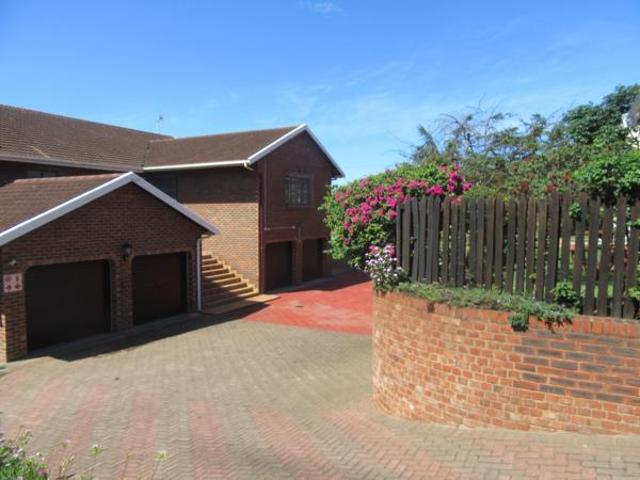 Townhouse for sale in Scottburgh, uMdoni Local Municipality