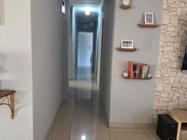 Townhouse for rent in Seaview, Kwazulu-natal