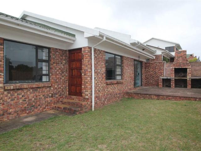 Townhouse for sale in Bushmans River Mouth, Eastern Cape