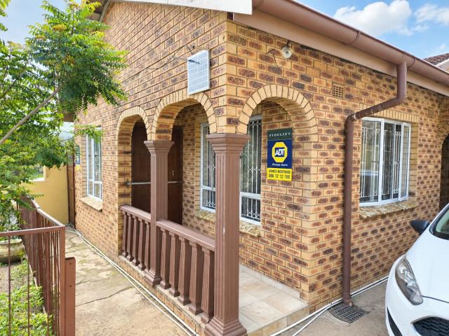 Townhouse for rent in Phoenix, eThekwini Metropolitan Municipality