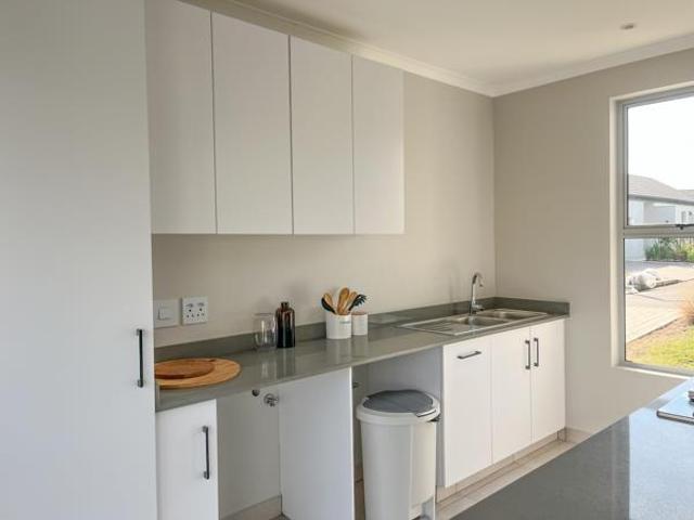 Townhouse for rent in Princess Grant, Kwazulu-natal