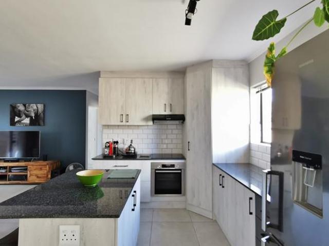 Townhouse for sale in Port Elizabeth, Eastern Cape
