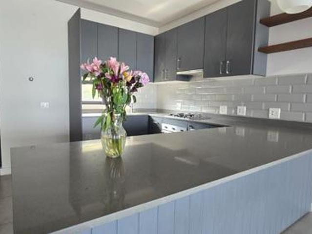 Townhouse for rent in Seaview, Kwazulu-natal