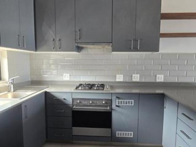 Townhouse for rent in Seaview, Kwazulu-natal
