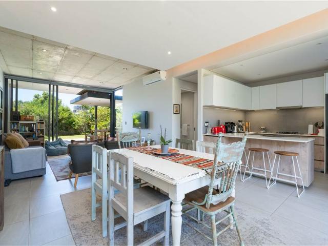Townhouse for sale in Seaview, Kwazulu-natal