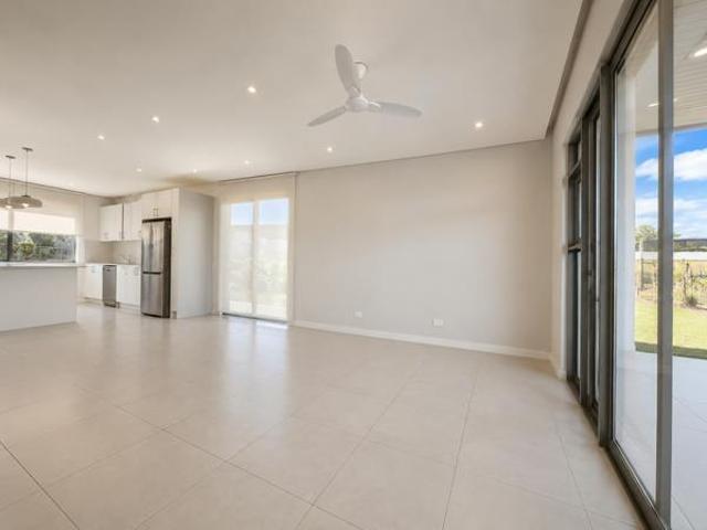 Townhouse for rent in Seaview, Kwazulu-natal