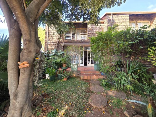Townhouse for sale in Waterkloof, Gauteng