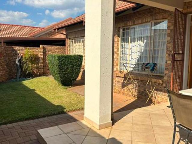 Townhouse for rent in Waterkloof, Gauteng