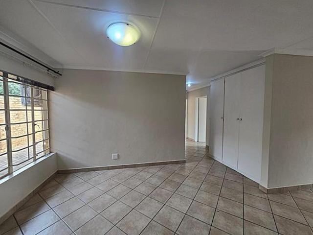 Townhouse for rent in Waterkloof, Gauteng