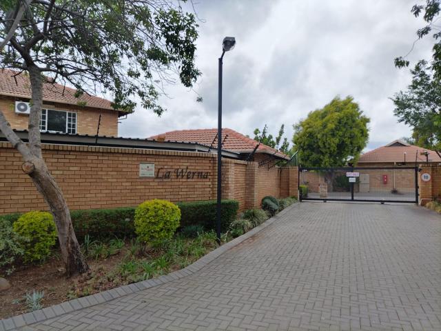 Townhouse for sale in Waterkloof, Gauteng