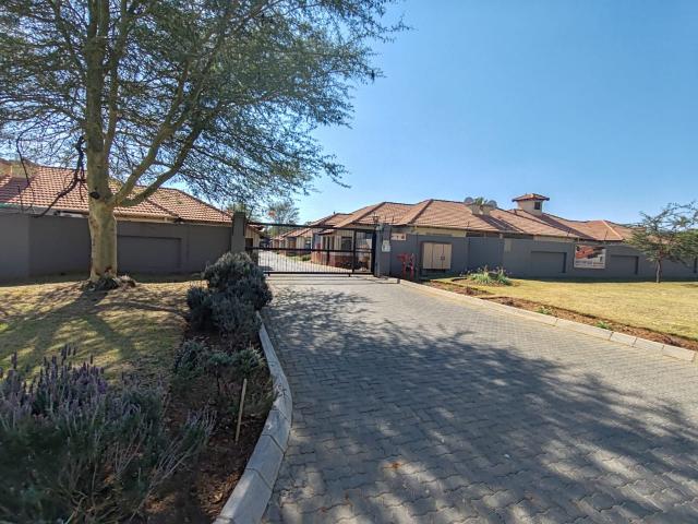 Townhouse for sale in Waterkloof, Gauteng