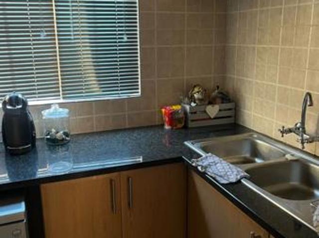 Townhouse for rent in Waterkloof, Gauteng
