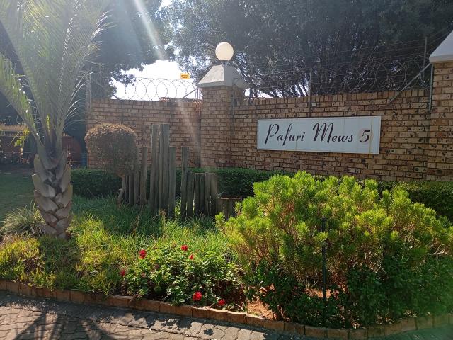 Townhouse for rent in Waterkloof, Gauteng