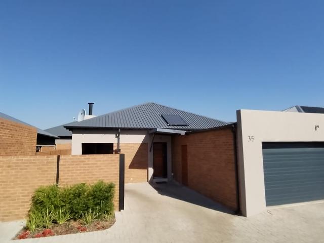 Townhouse for sale in Waterkloof, Gauteng