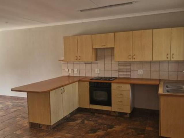Townhouse for rent in Waterkloof, Gauteng