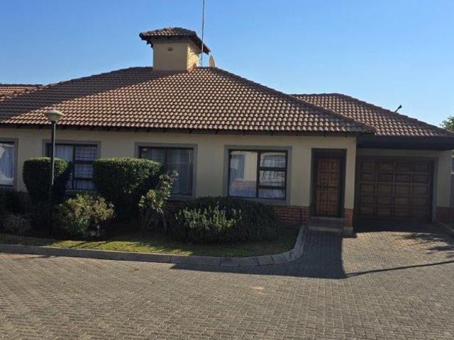 Townhouse for sale in Waterkloof, Gauteng