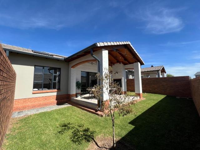 Townhouse for sale in Waterkloof, Gauteng