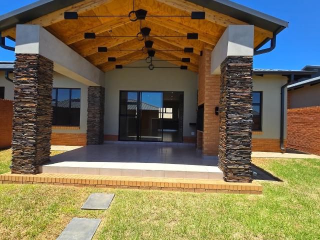 Townhouse for sale in Waterkloof, Gauteng