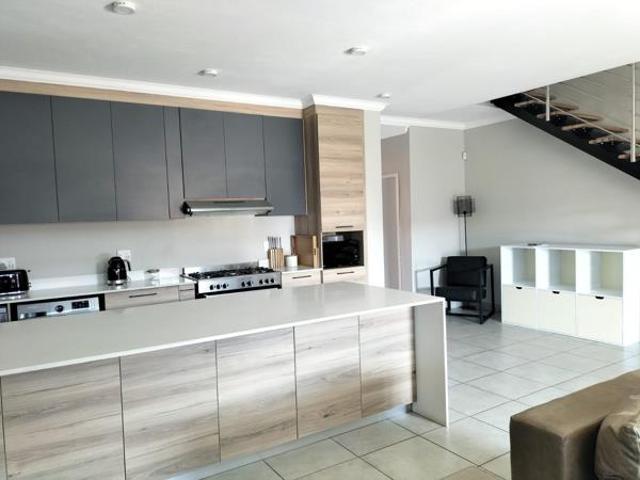 Townhouse for rent in Waterkloof, Gauteng