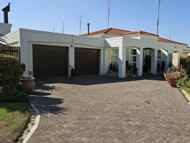 Townhouse for rent in Cape Town, Western Cape