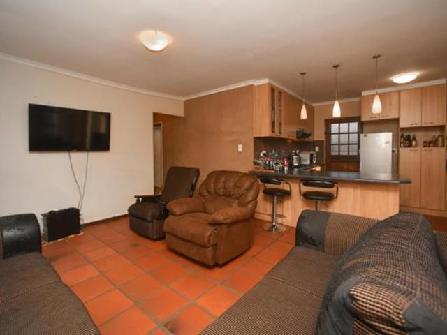 Townhouse for sale in Cape Town, Western Cape