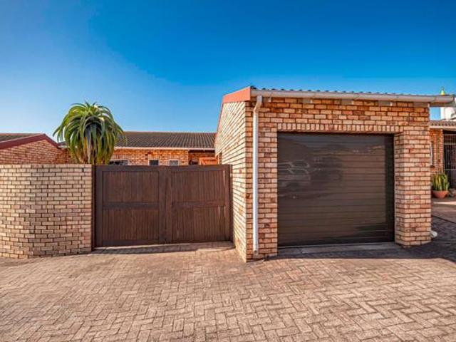 Townhouse for sale in Port Elizabeth, Eastern Cape