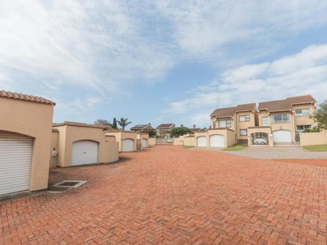 Townhouse for sale in Port Elizabeth, Eastern Cape