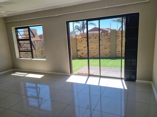 Townhouse for rent in Nelson Mandela Bay Ward 18, Nelson Mandela Bay Metropolitan Municipality