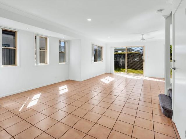 Townhouse for rent in Fernbrook, Queensland