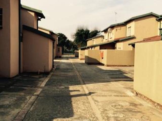 Townhouse for rent in Jansenpark, City of Ekurhuleni Metropolitan Municipality