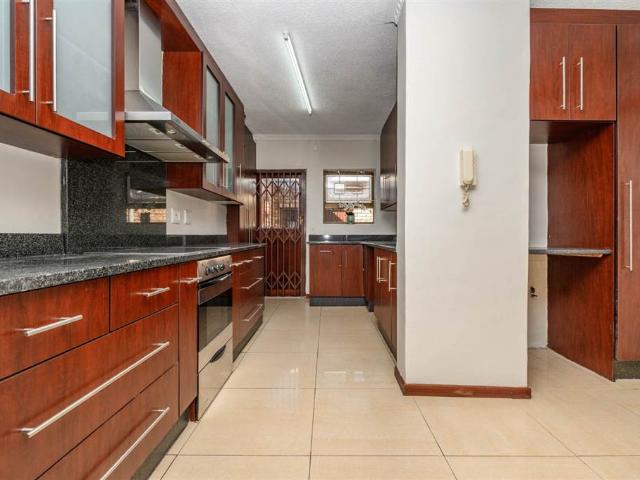 Townhouse for sale in Port Elizabeth, Eastern Cape