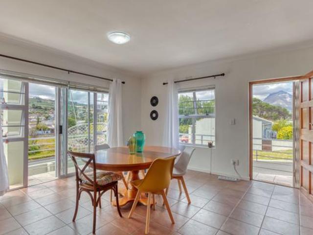 Townhouse for rent in Durbanville, Western Cape