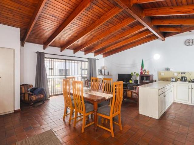 Townhouse for rent in Bergsig, Durbanville