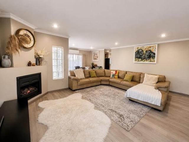 Townhouse for rent in Waterkloof, Gauteng