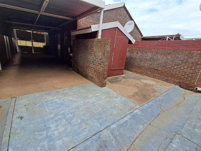 Townhouse for sale in Dr Kenneth Kaunda, North West